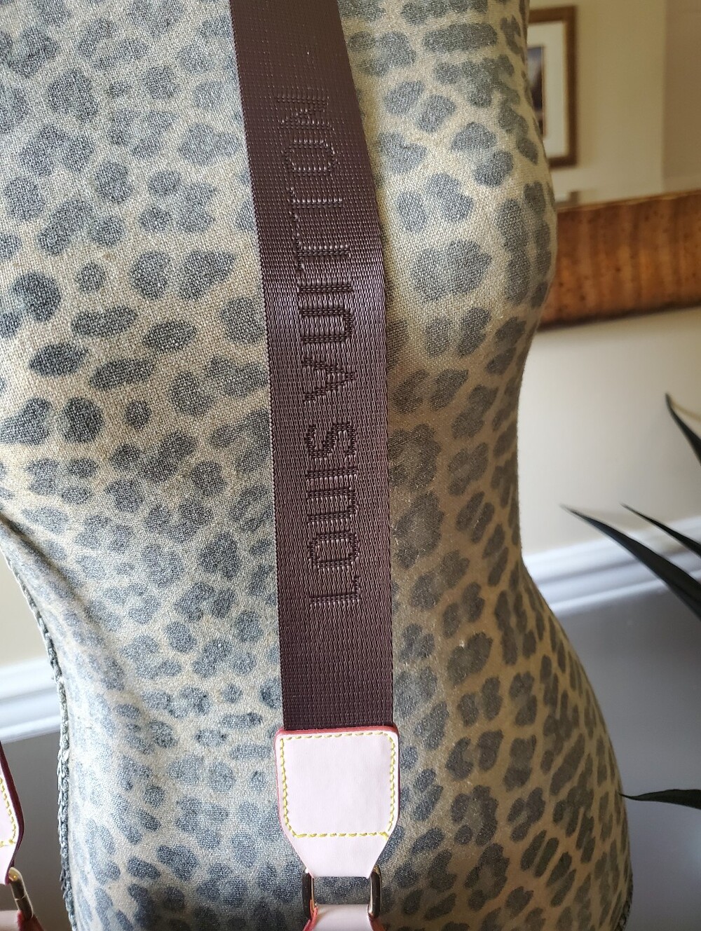 Cross Body Bag - Picture 8 of 9